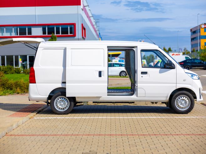 Przedstawiamy MULTICARGO e-FEST, w pełni elektryczny samochód dostawczy nowej generacji! 🚚 ⚡ 🔋 Zasięg łączony do 300 km...